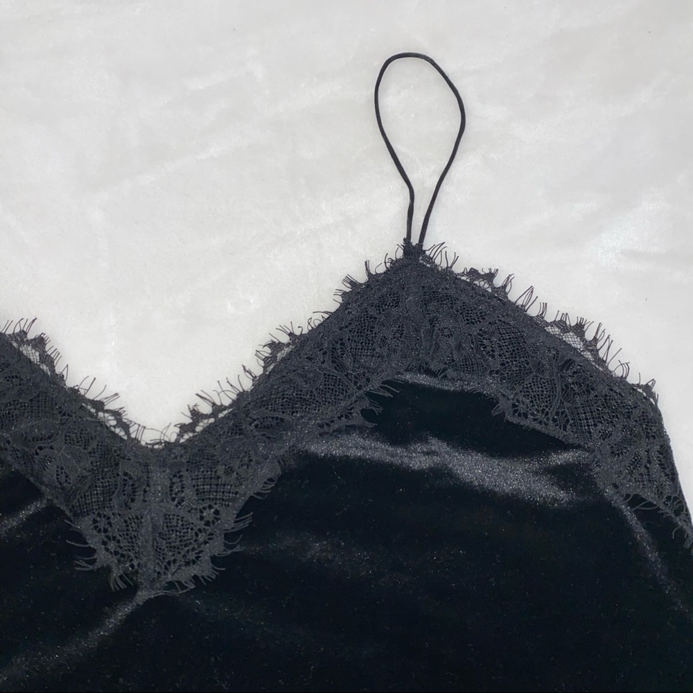 VELVET LACE TOP - Picture 2 of 6